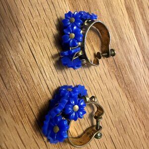 Vintage screw on blue flower earings